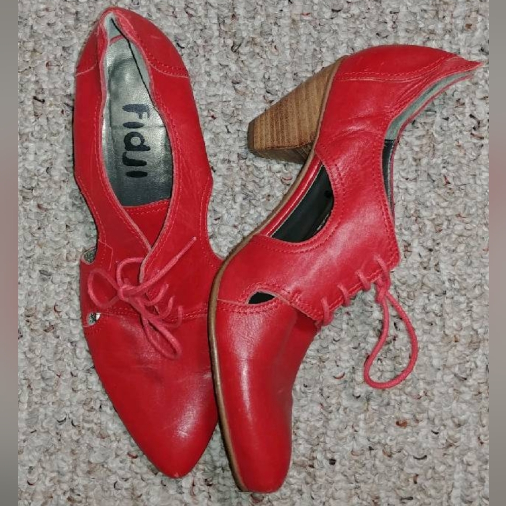 Fidji red leather heeled shoes